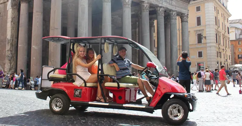 Roma, il green pi&ugrave; grande del mondo, l'invasione delle golf car
