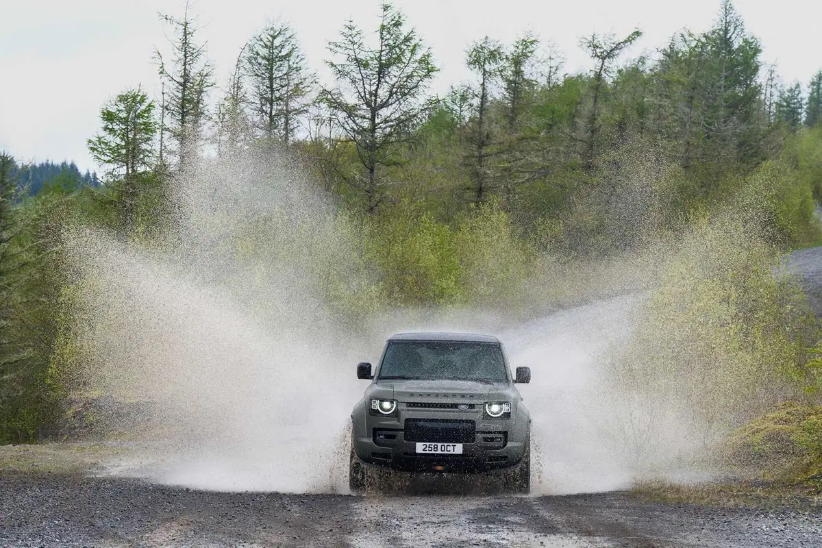 Land Rover Defender Octa: pronta a tutto, e il prezzo non si discute... [VIDEO] (5)