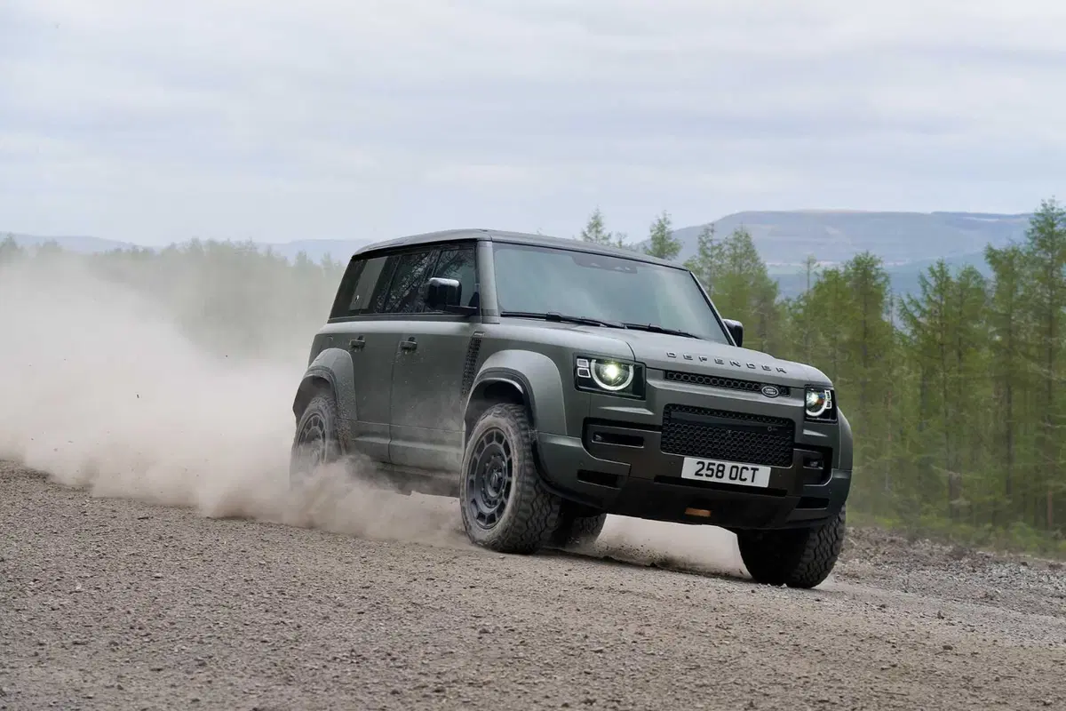 Land Rover Defender Octa: pronta a tutto, e il prezzo non si discute... [VIDEO] (6)