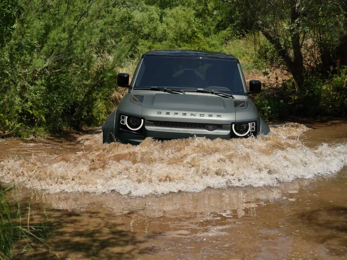 Land Rover Defender Octa: pronta a tutto, e il prezzo non si discute... [VIDEO] (11)