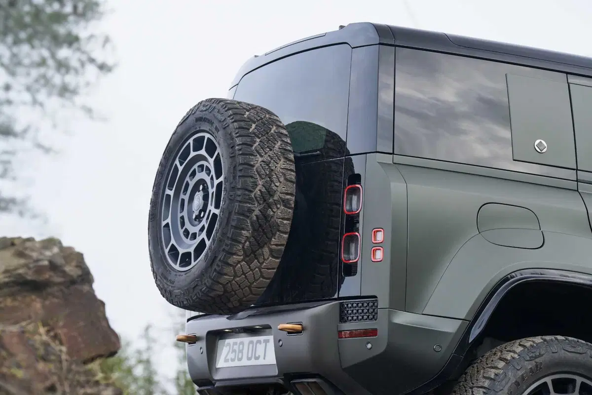 Land Rover Defender Octa: pronta a tutto, e il prezzo non si discute... [VIDEO] (13)