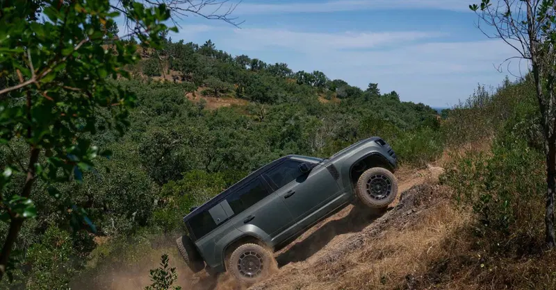 Land Rover Defender Octa: pronta a tutto, e il prezzo non si discute... [VIDEO]