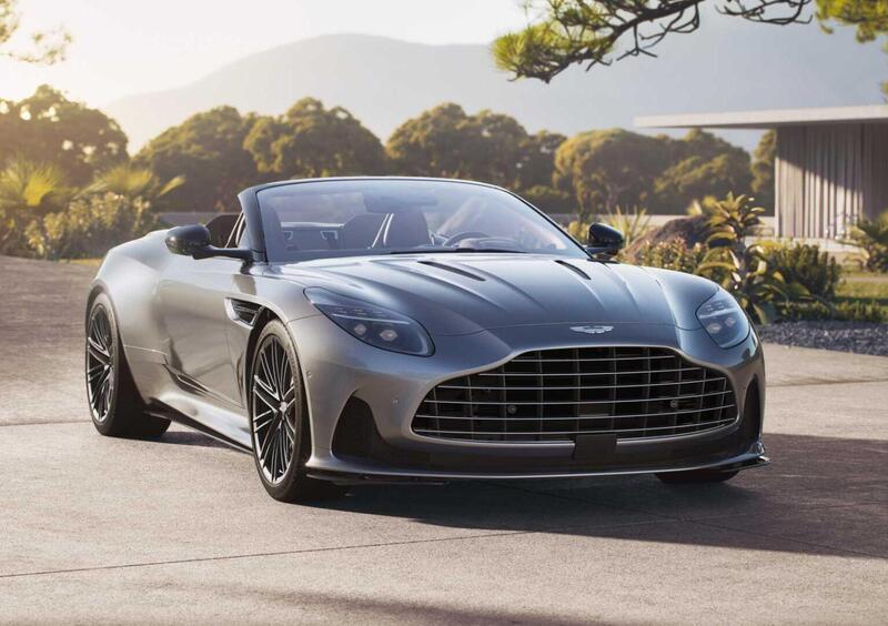 Aston Martin DB12 Volante (2023-->>) (2)