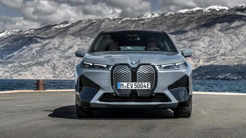 BMW: un "finto" cambio manuale per le elettriche, sullo stile Hyundai 