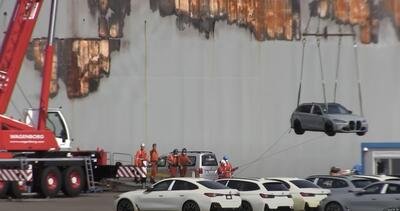 La nave che bruci&ograve; in Olanda &egrave; carica di auto intatte, ma BMW non vuole vederle mai pi&ugrave;