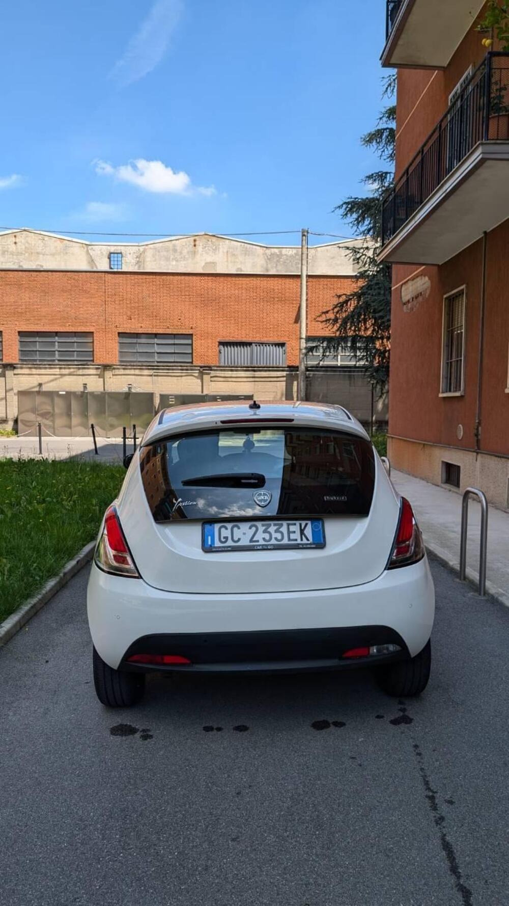 Lancia Ypsilon usata a Milano (4)