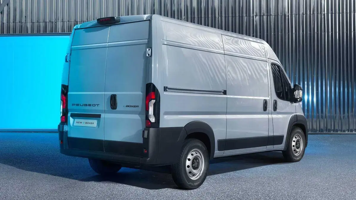 Peugeot Boxer (2023-->>) (2)