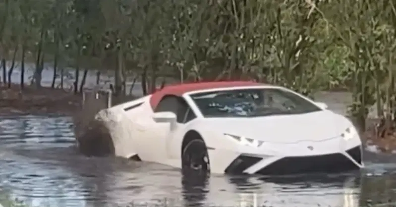 Lamborghini Huracan salvata per un pelo... dall'uragano [VIDEO]