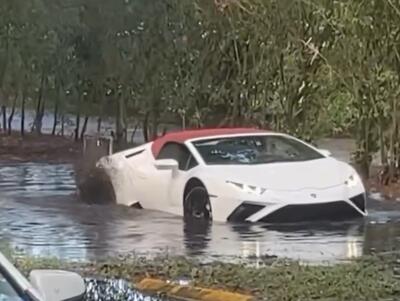 Lamborghini Huracan salvata per un pelo... dall&#039;uragano [VIDEO]