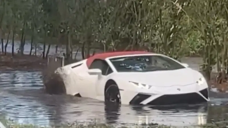 Lamborghini Huracan salvata per un pelo... dall'uragano [VIDEO]
