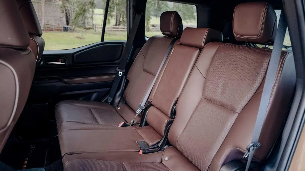 Toyota Land Cruiser (2024-->>) (22)