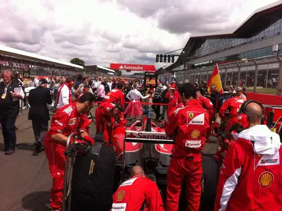 F1. Benvenuti a Silverstone, quando era ancora la vera patria dell'automobilismo, con grigliate e feste nel paddock
