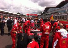 F1. Benvenuti a Silverstone, quando era ancora la vera patria dell'automobilismo, con grigliate e feste nel paddock