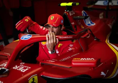 F1. Futuro Sainz? Si riapre la porta Mercedes, Vowles: Toto Wolff lo vuole, ma non è detta l'ultima parola