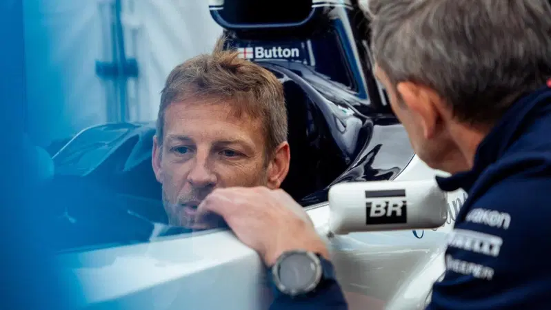 F1. Antonelli e Bearman, ascoltate Jenson Button: &ldquo;Certe occasioni vanno colte, non si pu&ograve; dire di no". Ma ai team dice...