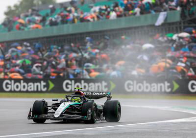 F1. Lewis Hamilton vince il Gran Premio di Gran Bretagna 2024! Battuti Verstappen e Norris. Ritiro per Russell