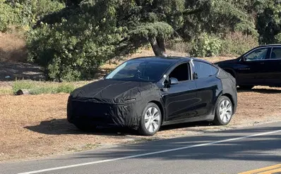 Tesla Model Y Juniper: la prima foto durante i test