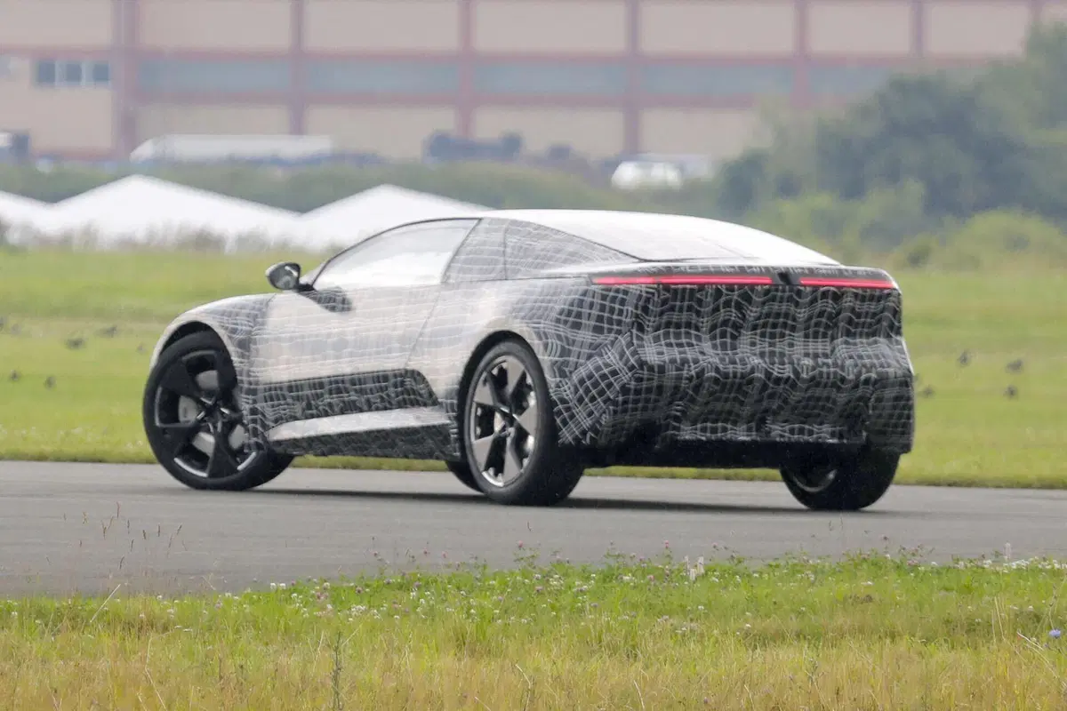 Questo prototipo di BMW sarà la futura coupé elettrica | Foto Spia (3)