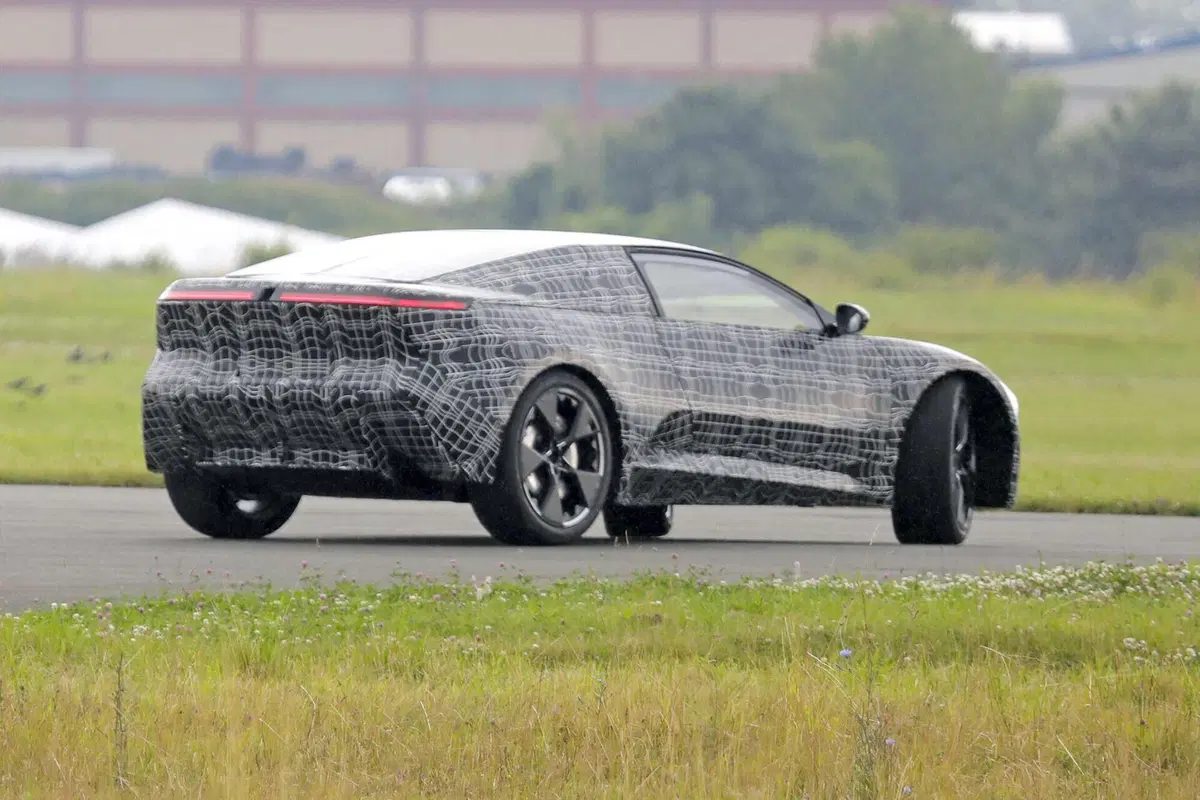 Questo prototipo di BMW sarà la futura coupé elettrica | Foto Spia (4)