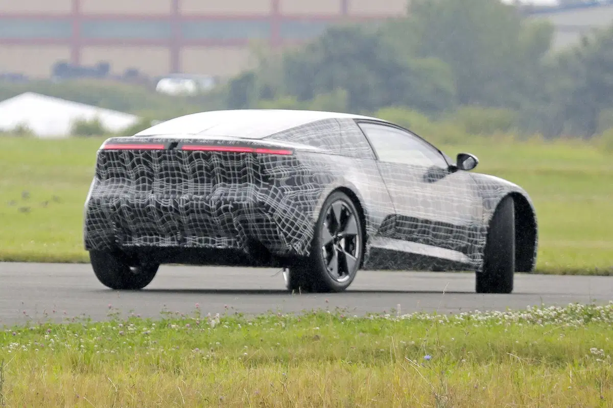 Questo prototipo di BMW sarà la futura coupé elettrica | Foto Spia (6)