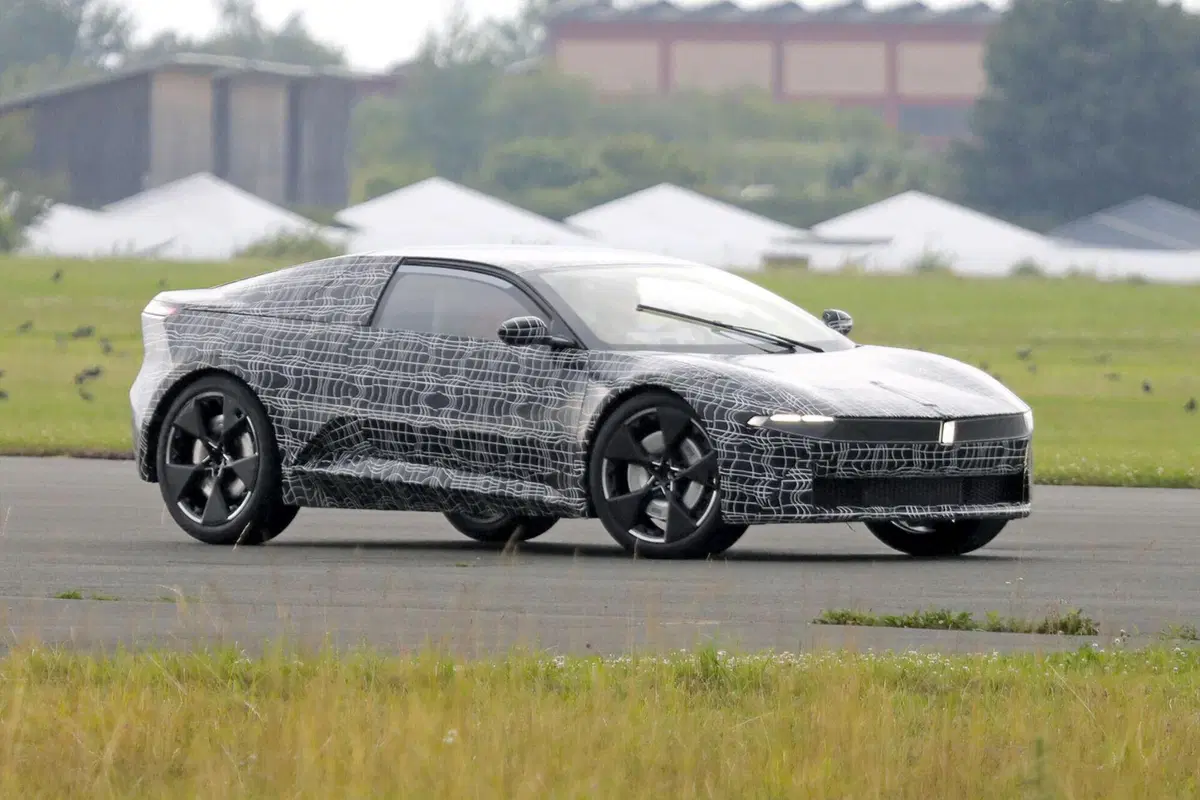 Questo prototipo di BMW sarà la futura coupé elettrica | Foto Spia (9)
