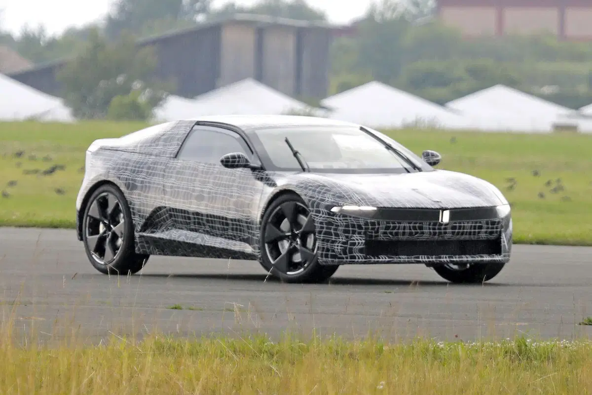 Questo prototipo di BMW sarà la futura coupé elettrica | Foto Spia (11)