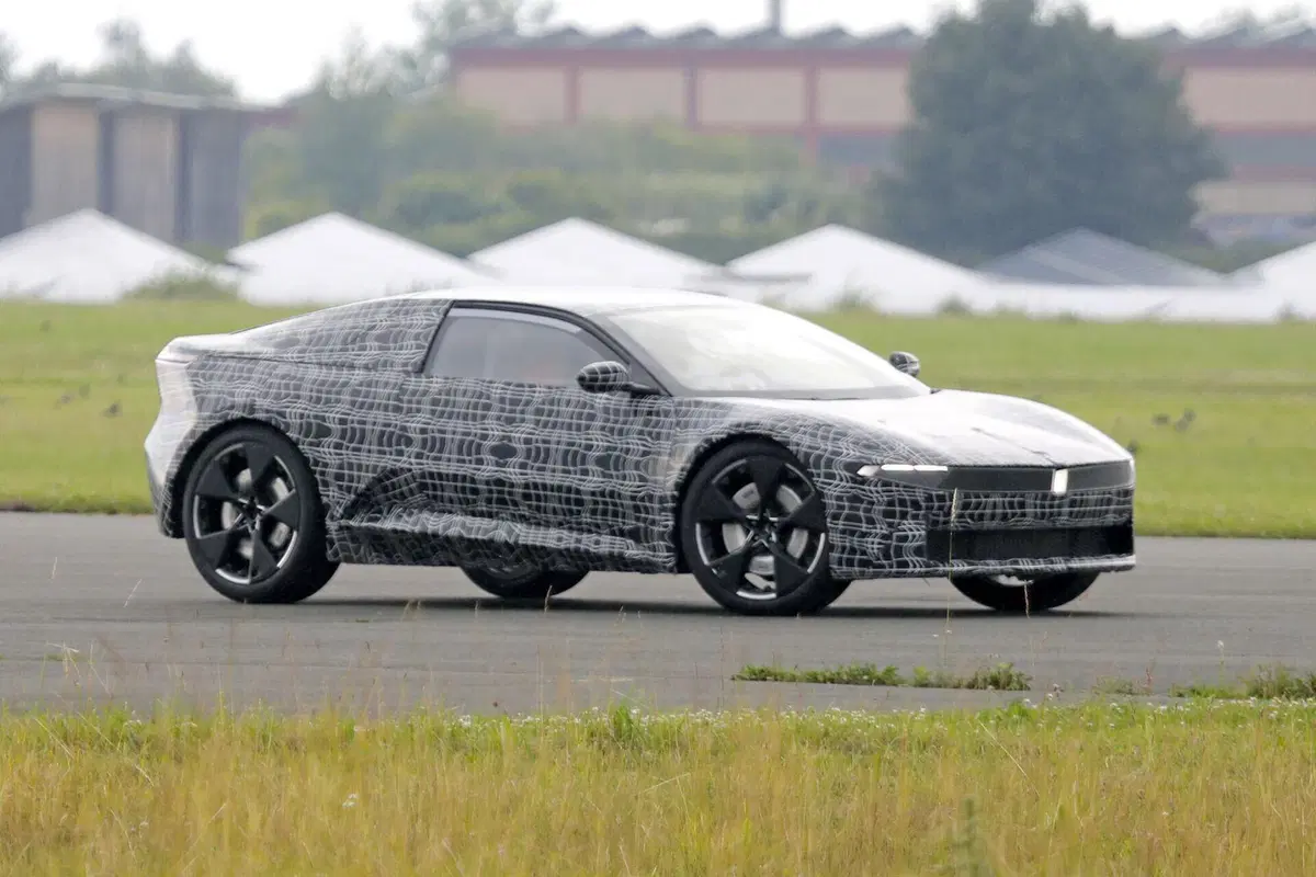 Questo prototipo di BMW sarà la futura coupé elettrica | Foto Spia (12)