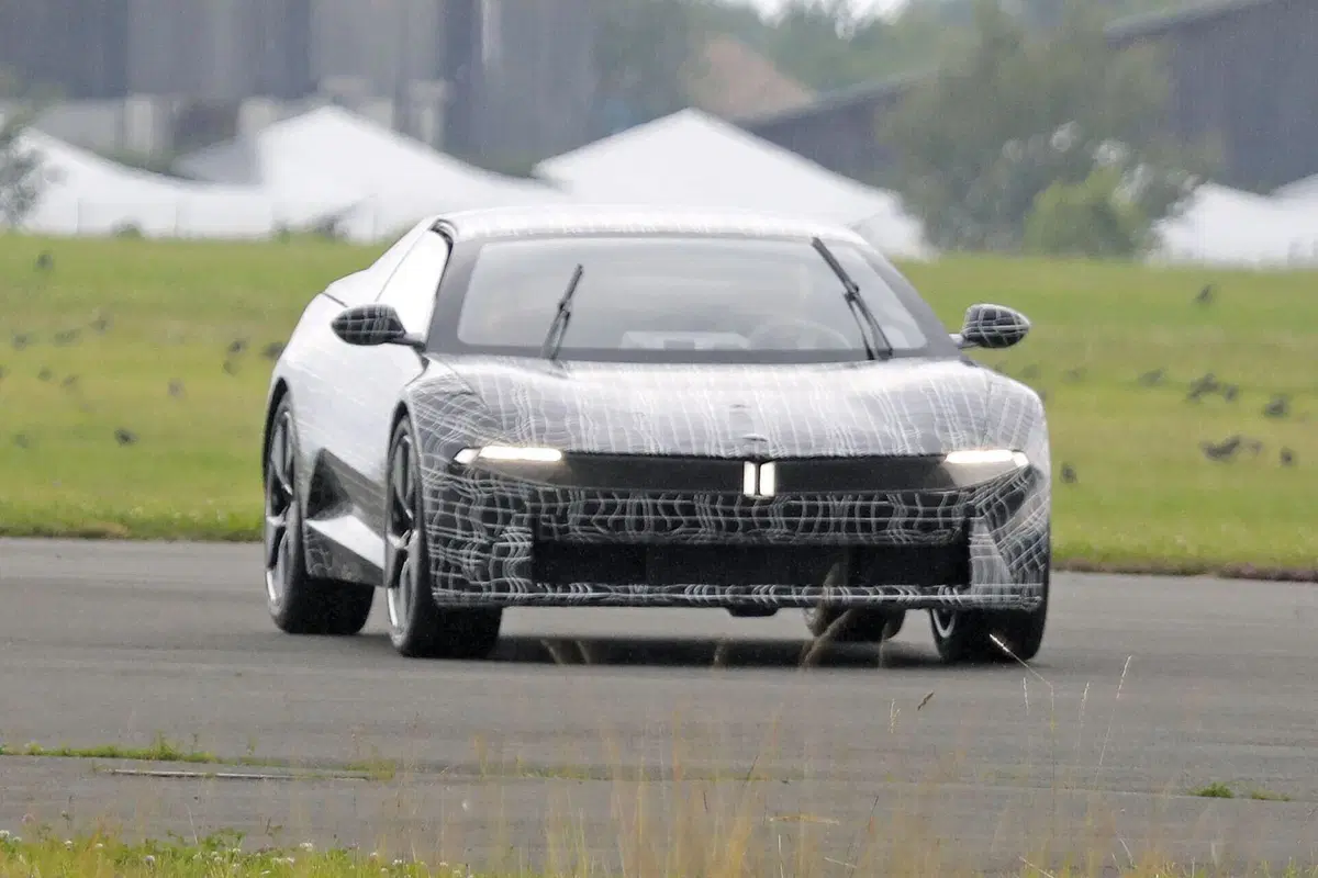 Questo prototipo di BMW sarà la futura coupé elettrica | Foto Spia (13)