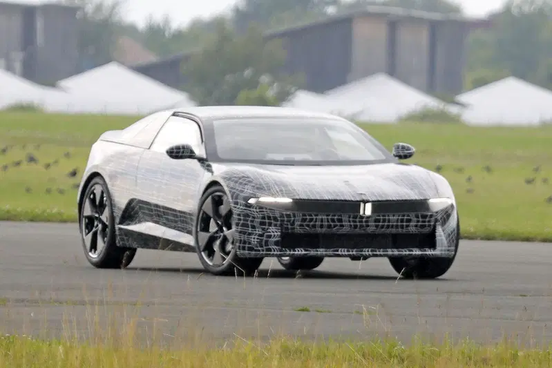 Questo prototipo di BMW sar&agrave; la futura coup&eacute; elettrica | Foto Spia
