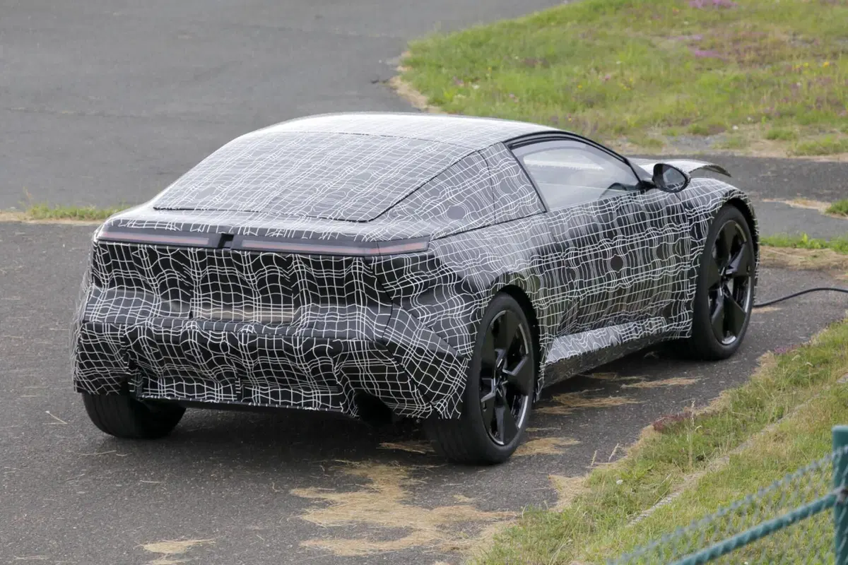 Questo prototipo di BMW sarà la futura coupé elettrica | Foto Spia (15)