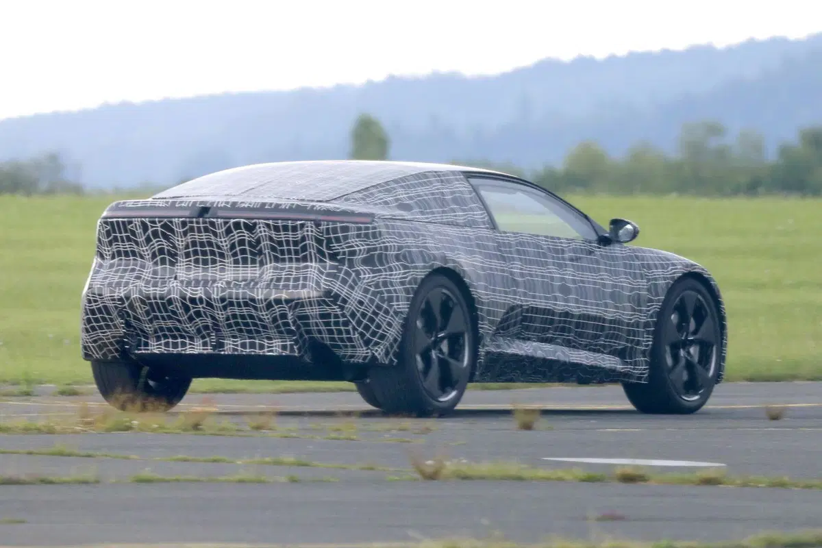 Questo prototipo di BMW sarà la futura coupé elettrica | Foto Spia (18)