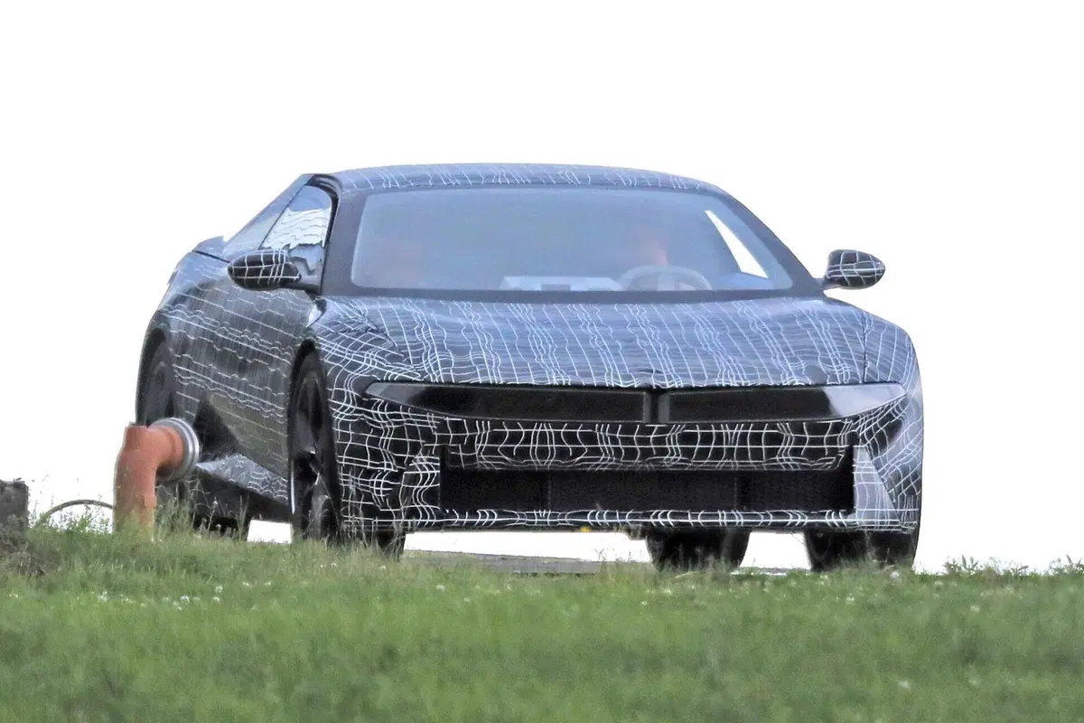 Questo prototipo di BMW sarà la futura coupé elettrica | Foto Spia (20)