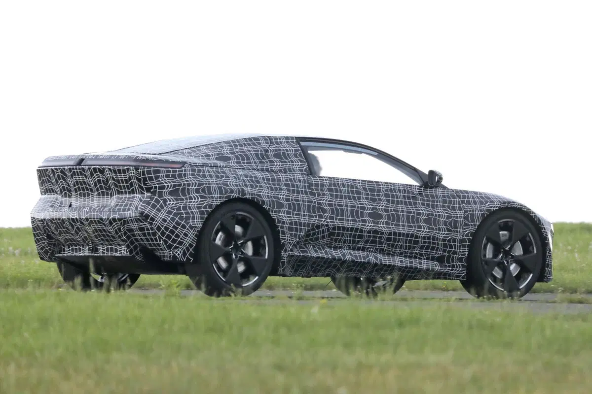 Questo prototipo di BMW sarà la futura coupé elettrica | Foto Spia (21)