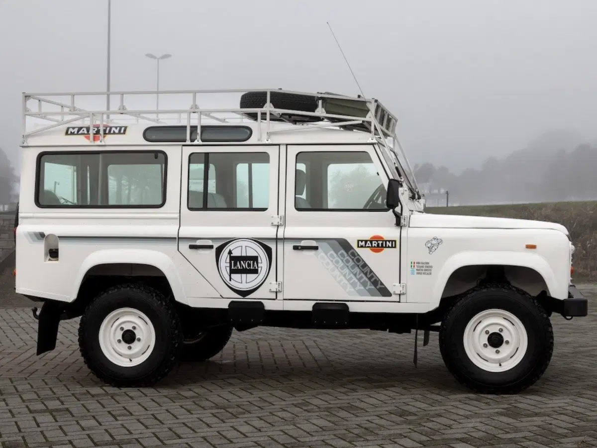 La Land Rover "Lancia" che ha salvato l'elefantino all'asta