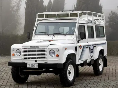 La Land Rover "Lancia" che ha salvato l'elefantino all'asta