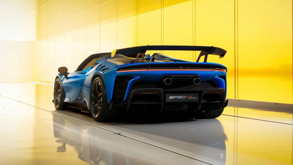 Ferrari SF90 Spider (2021-->>) (2)