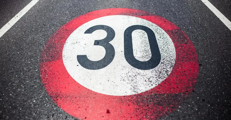 Milano a 30 all'ora, ecco l'elenco di alcune delle prime 30 via interessate (ma saranno cento)
