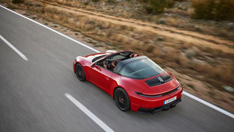 Nuova PORSCHE 911 GTS 2024 | Il boxer T-Hybrid &egrave; roba da Formula 1 [VIDEO]