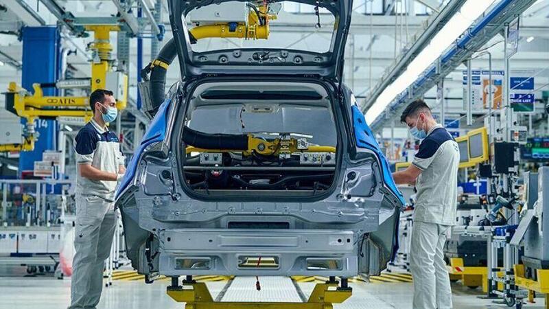 La Fiat 500e ferma la produzione a Mirafiori per uno strano imprevisto