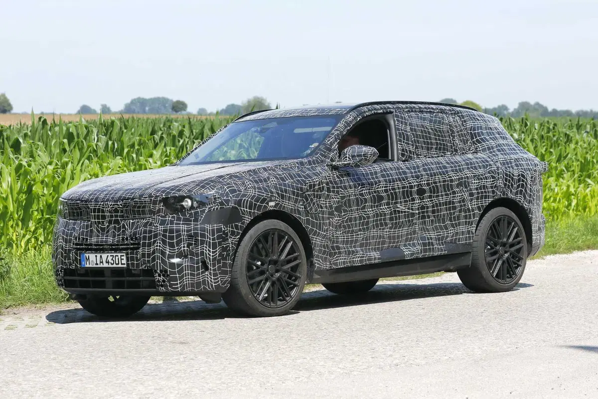BMW X5: un nuovo prototipo rivela la prossima evoluzione del SUV di lusso (4)