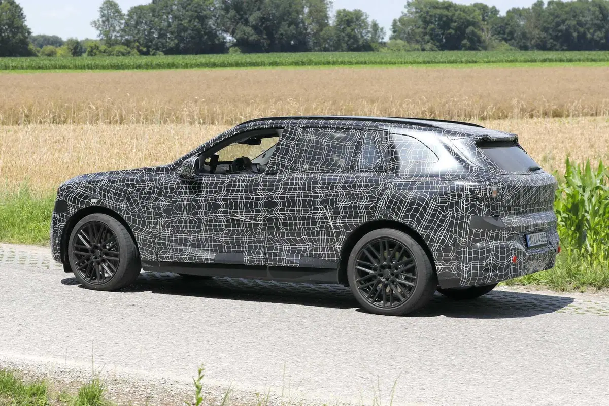 BMW X5: un nuovo prototipo rivela la prossima evoluzione del SUV di lusso (6)