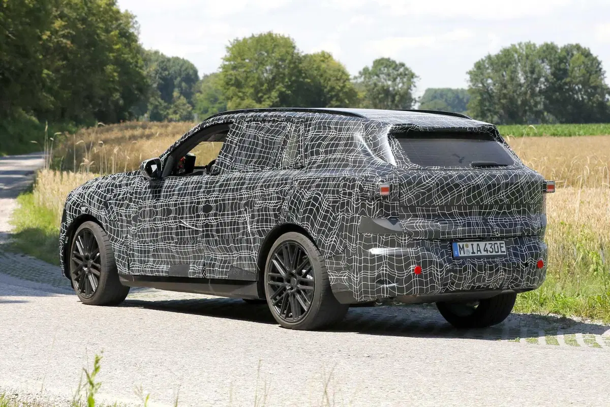 BMW X5: un nuovo prototipo rivela la prossima evoluzione del SUV di lusso (8)