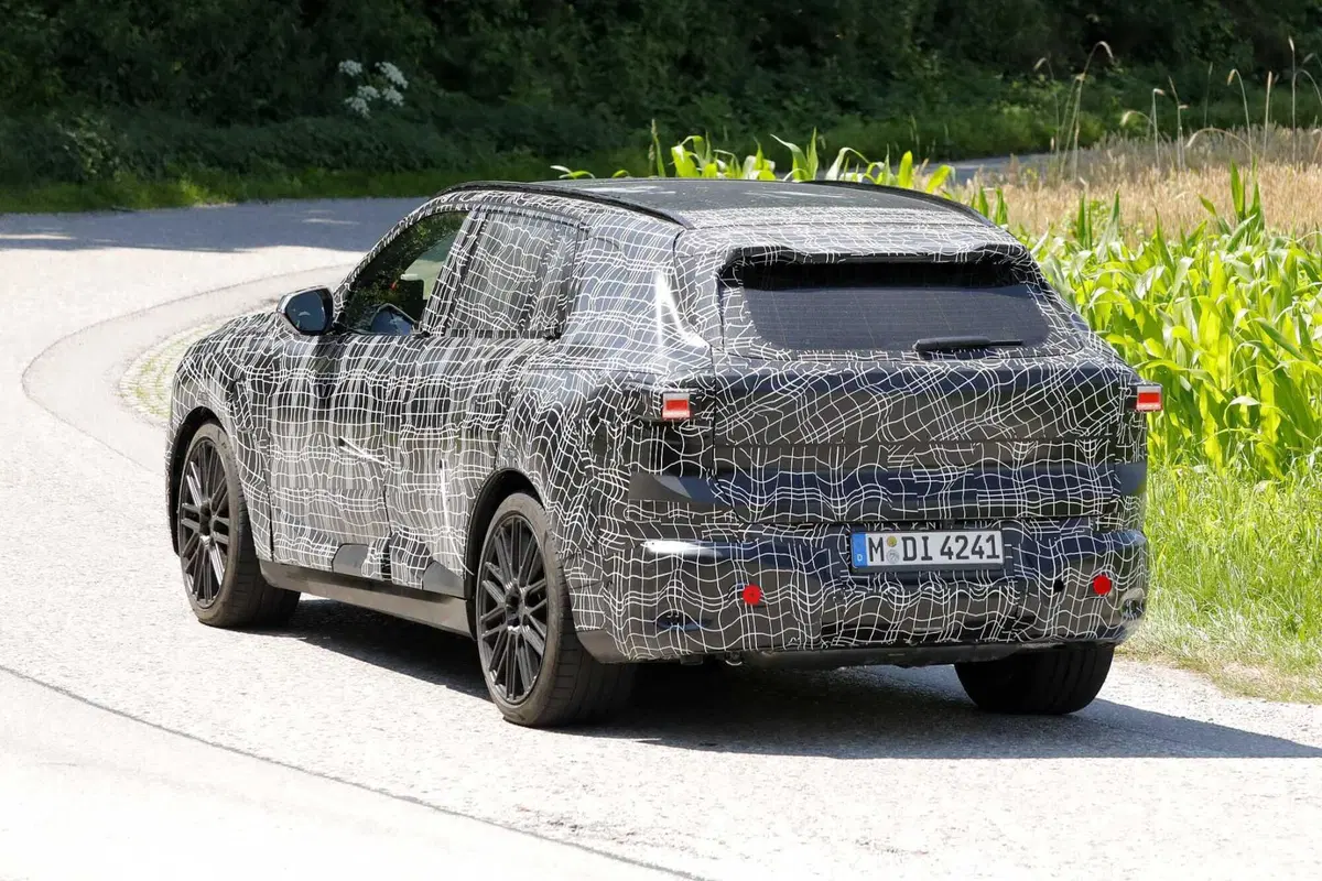 BMW X5: un nuovo prototipo rivela la prossima evoluzione del SUV di lusso (11)