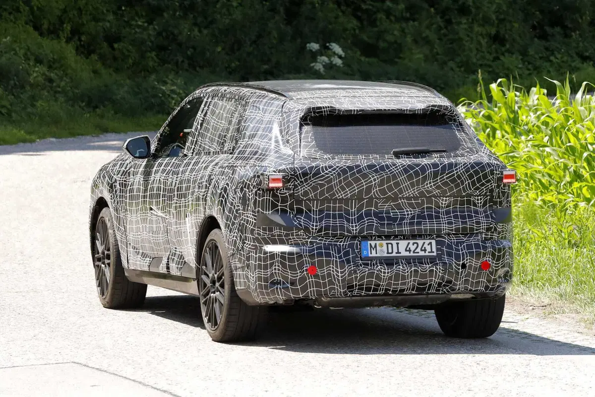 BMW X5: un nuovo prototipo rivela la prossima evoluzione del SUV di lusso (10)