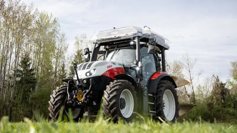 Il trattore del futuro: produce "da solo" il carburante ma &egrave; elettrico
