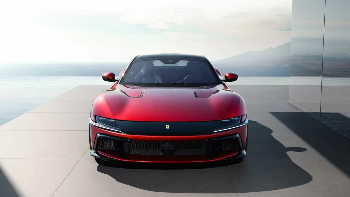 Ferrari 12Cilindri Coupé (2024-->>) (2)