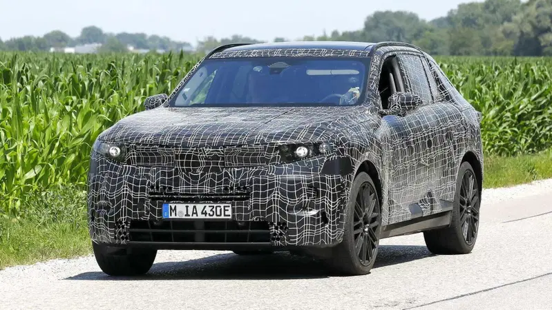 BMW X5: un nuovo prototipo rivela la prossima evoluzione del SUV di lusso
