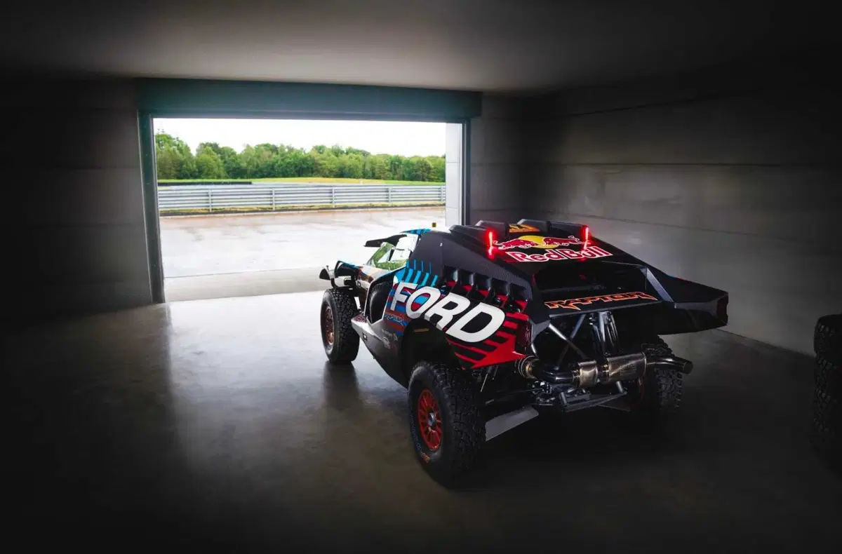 Dakar 2025. Svelato il “rapace” di Ford. Raptor T1+ (3)