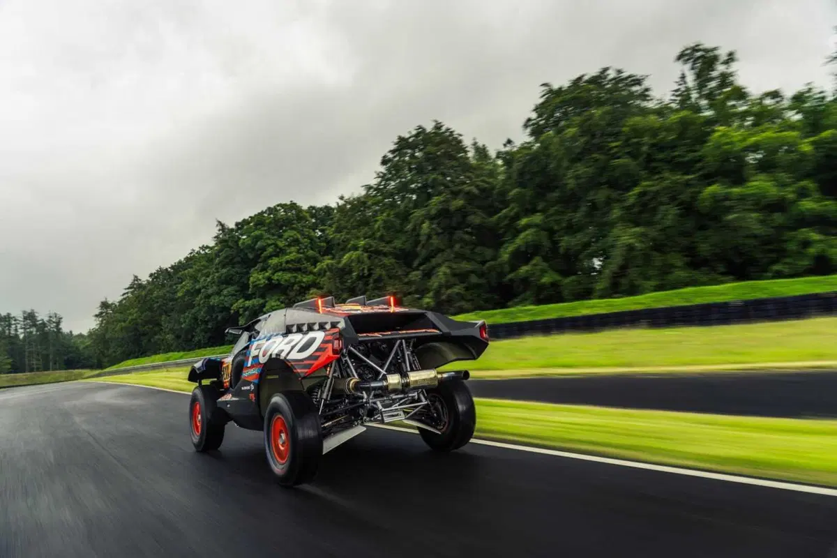 Dakar 2025. Svelato il “rapace” di Ford. Raptor T1+ (13)