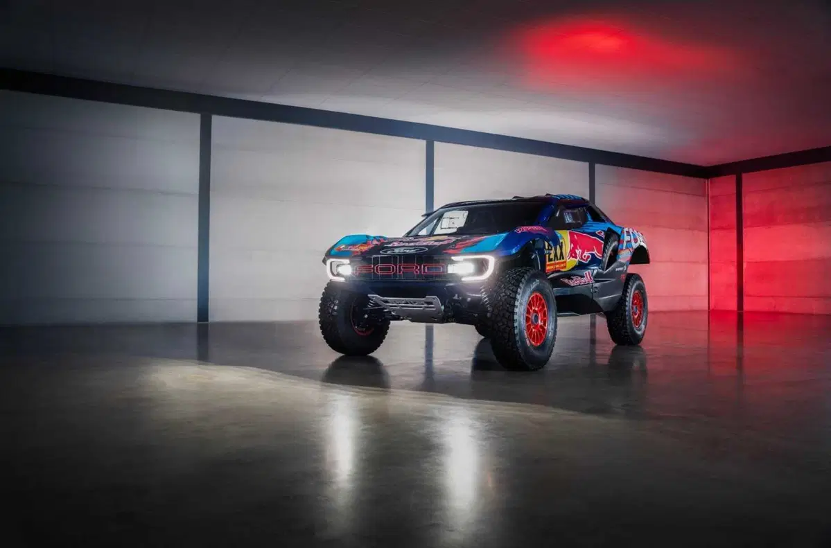 Dakar 2025. Svelato il “rapace” di Ford. Raptor T1+ (14)